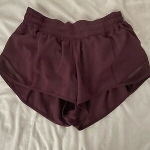 Lululemon hotty hot shorts 2.5’’, size 6